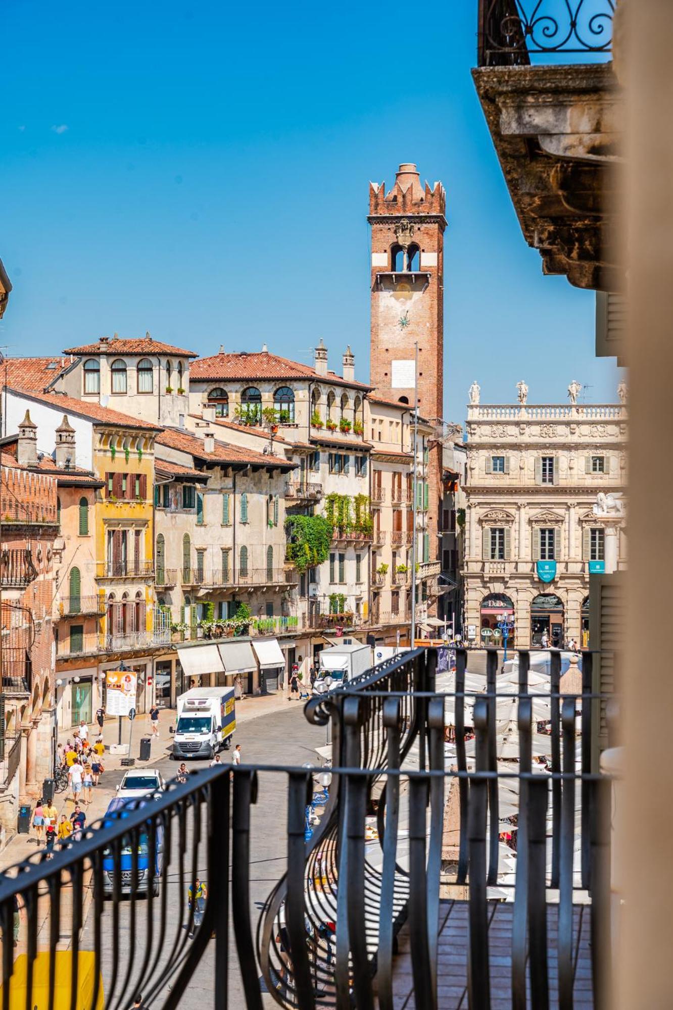 Hoomee Piazza Erbe Apartment Verona Exterior foto